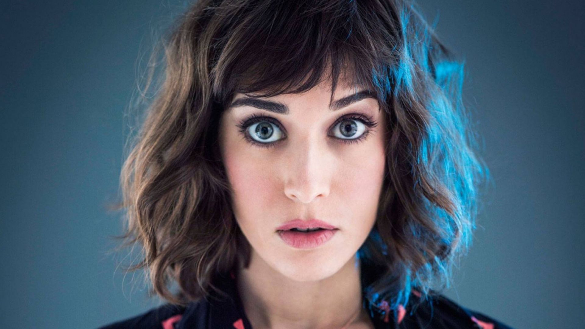 Lizzy Caplan. Charlize theron hair, Atomic blonde, Caplan