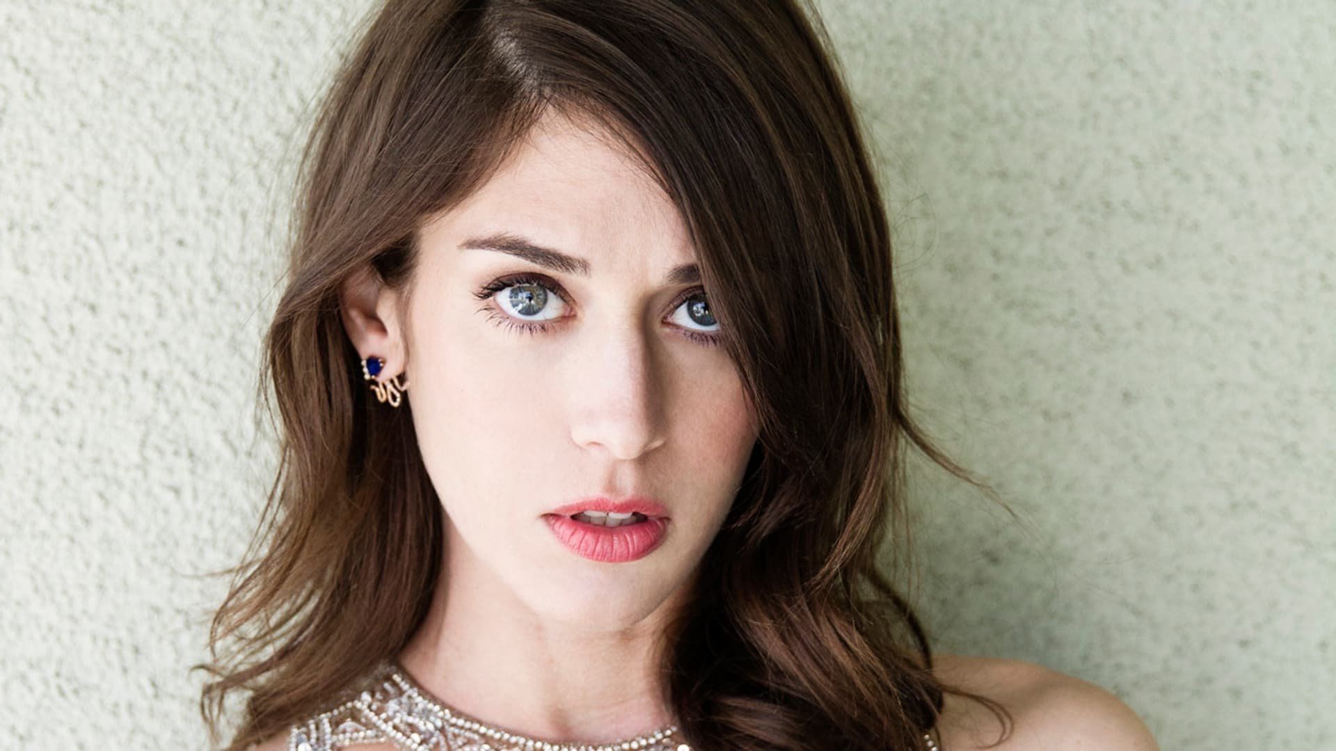 Lizzy Caplan HD Wallpaper and Background Image