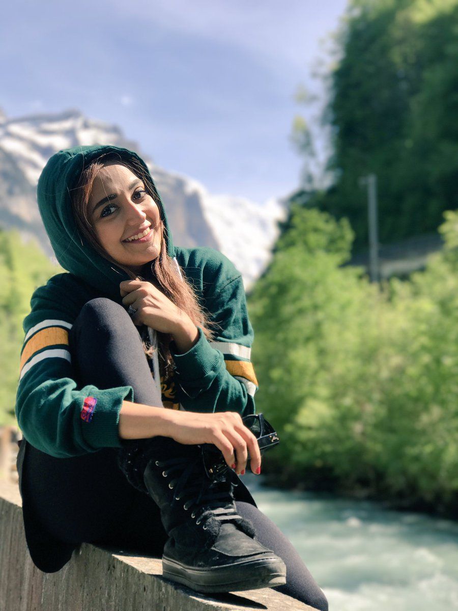 Monali Thakur my mind before jumping into