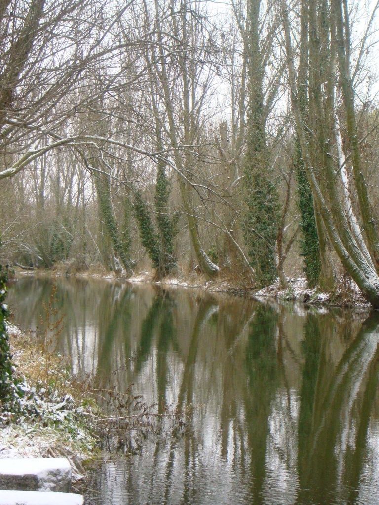 Tranquil cold river desktop PC and Mac wallpaper