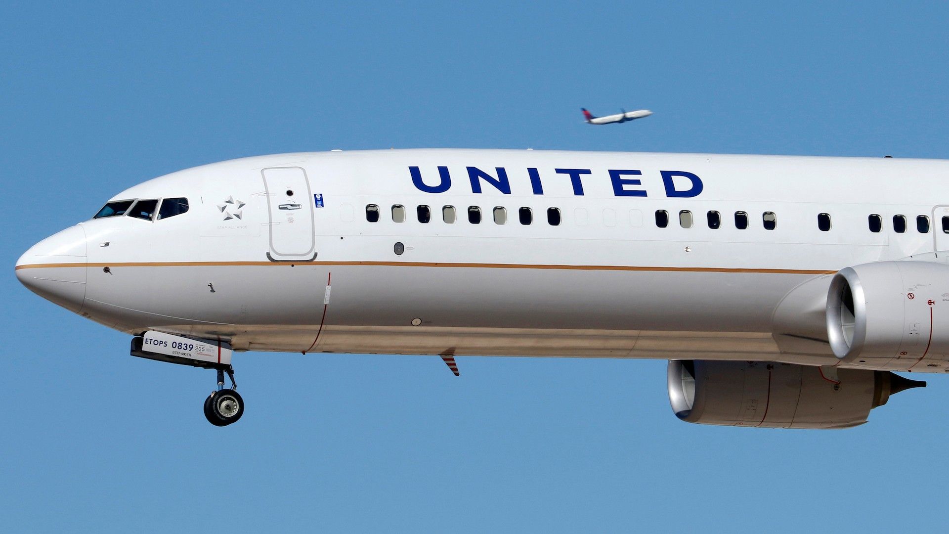 United Airlines says employees followed policy in removing man