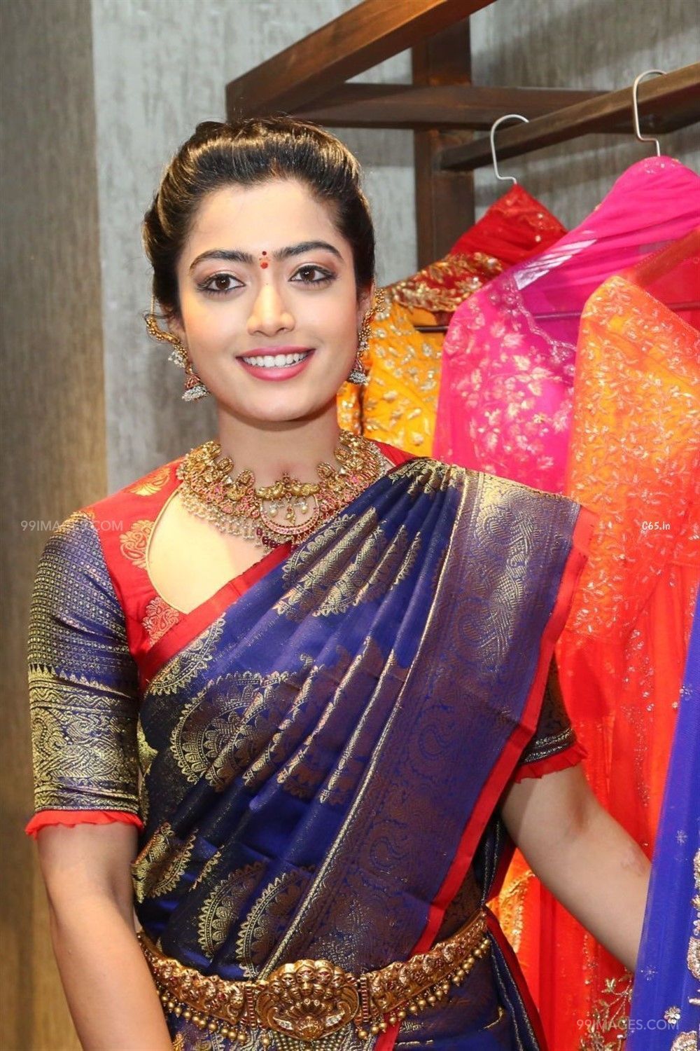Rashmika Mandanna Beautiful HD Photo & Mobile Wallpaper HD