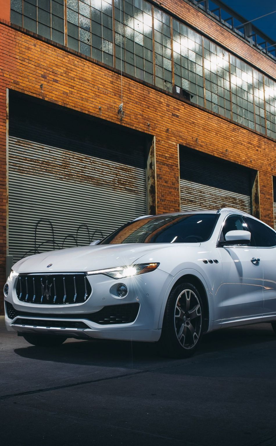 Download 950x1534 wallpaper White SUV, Maserati Levante, iPhone