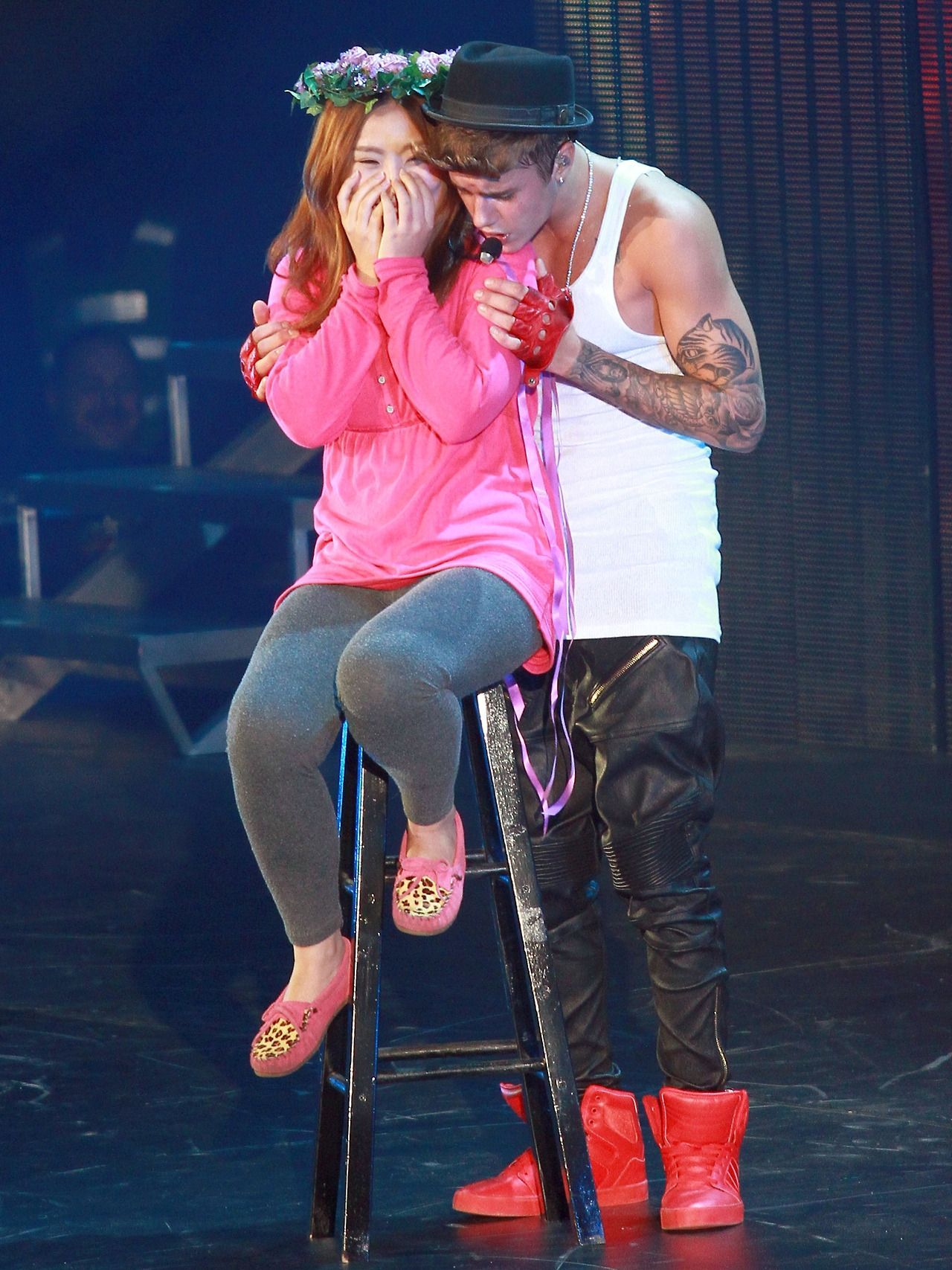 VIDEO: Justin Biebers One Less Lonely Girl Shanghai, CHINA