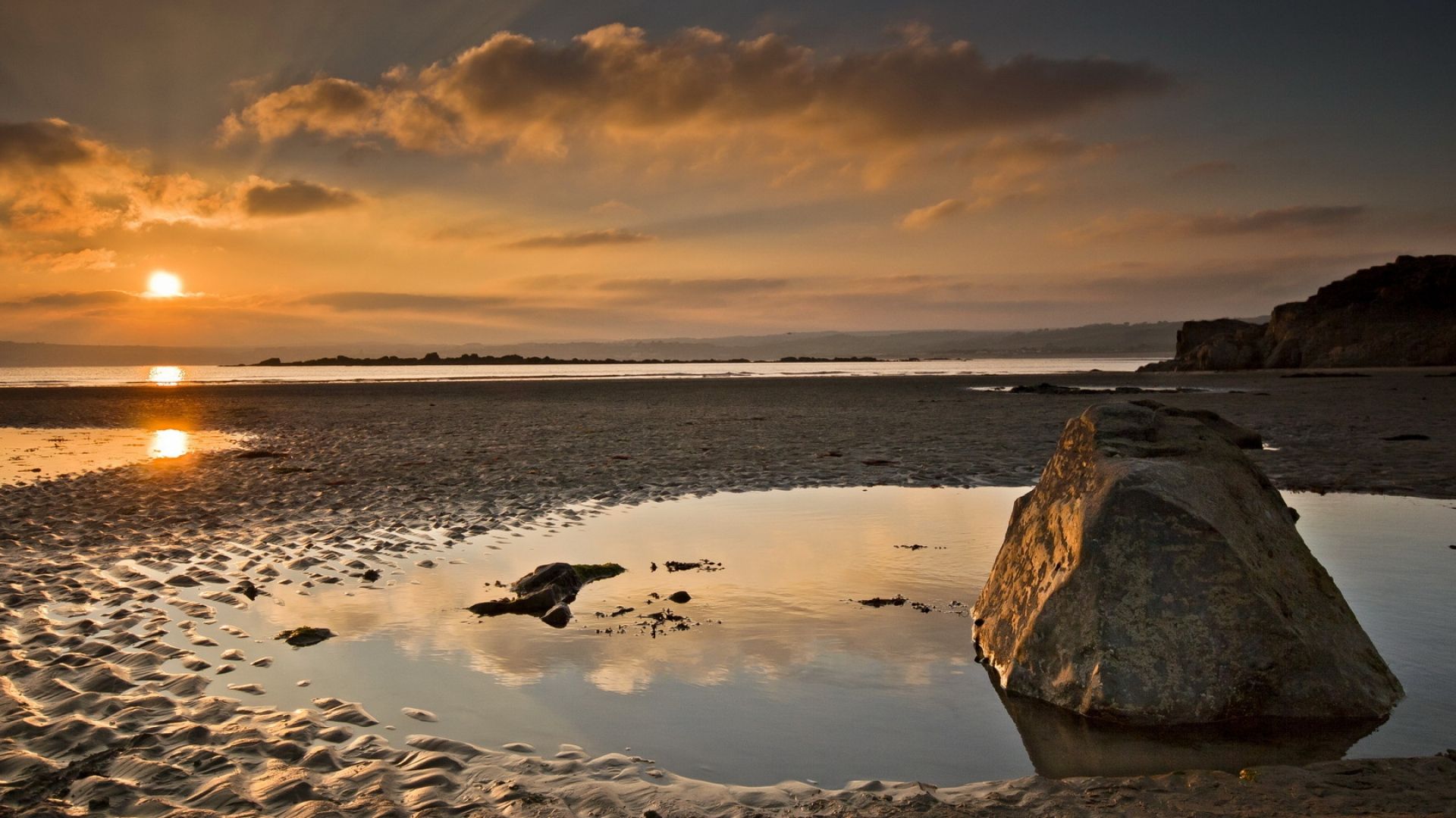 Download Wallpaper 1920x1080 stone, outflow, water, pool, decline