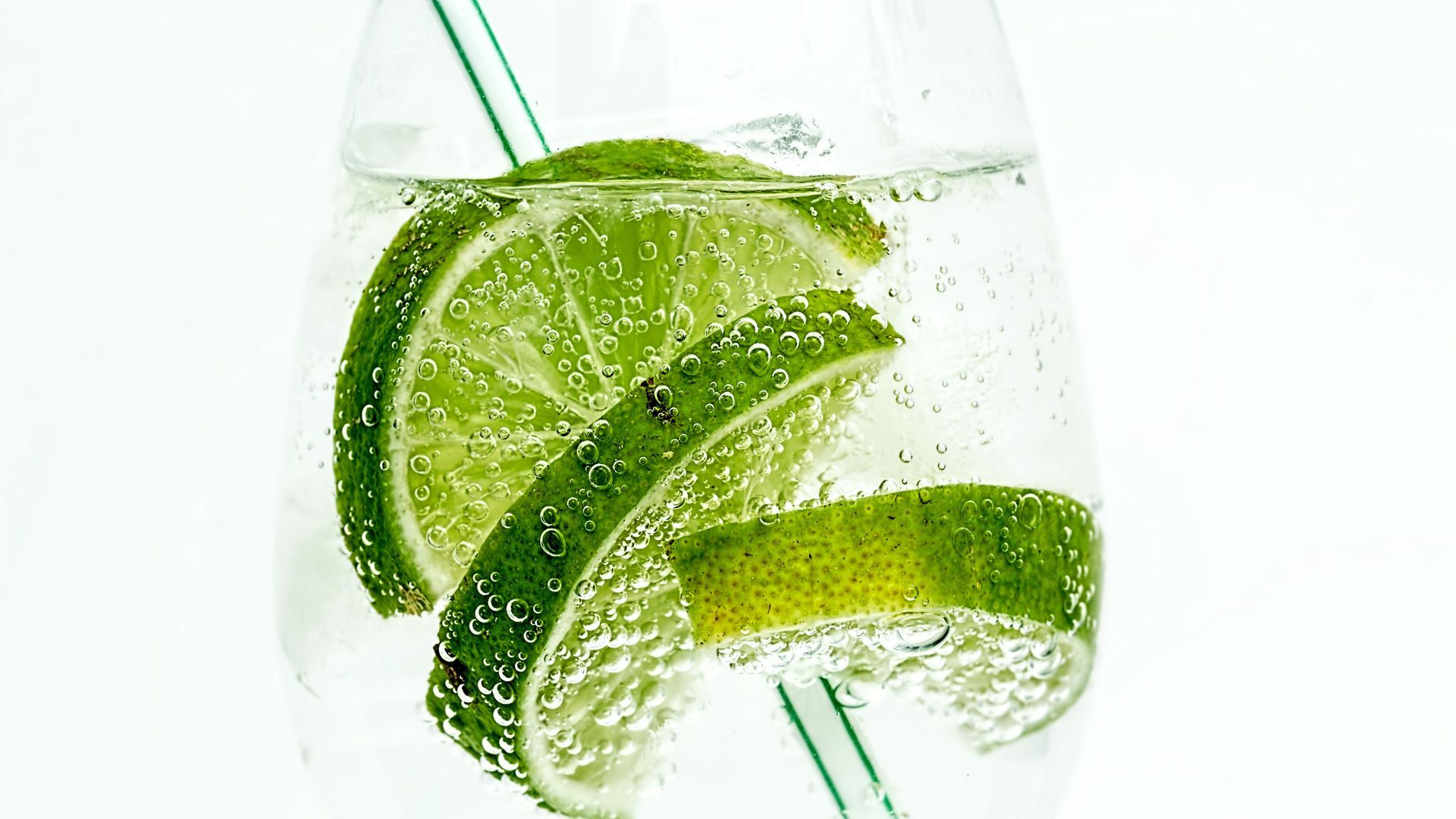 Soda With Lime in Clear Glass Wallpaper