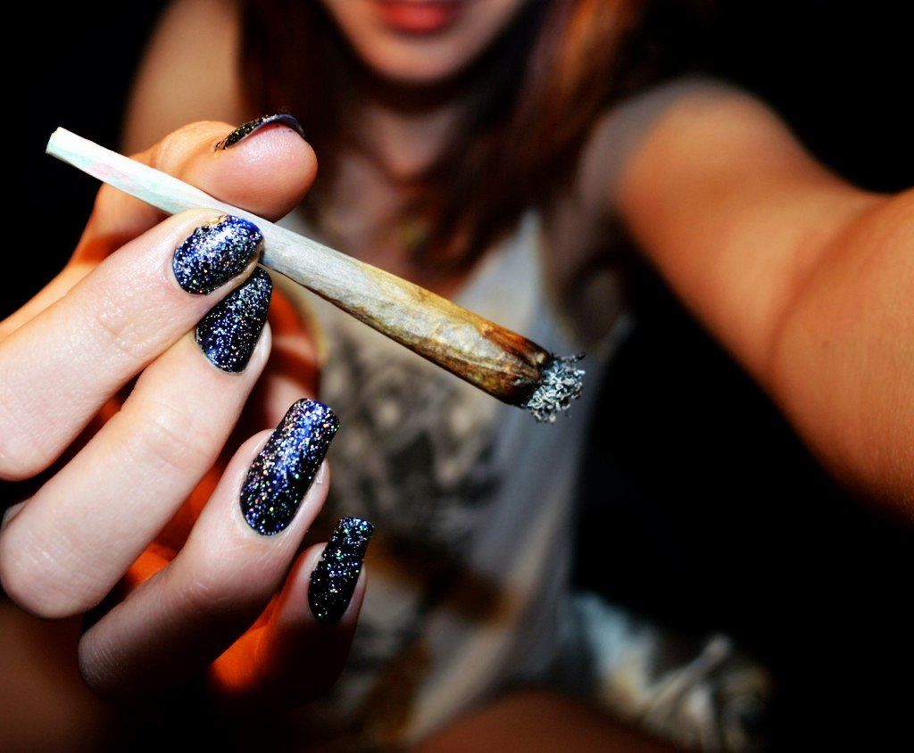 Tumblr Girl Smoking Weed Wallpaper iPhone