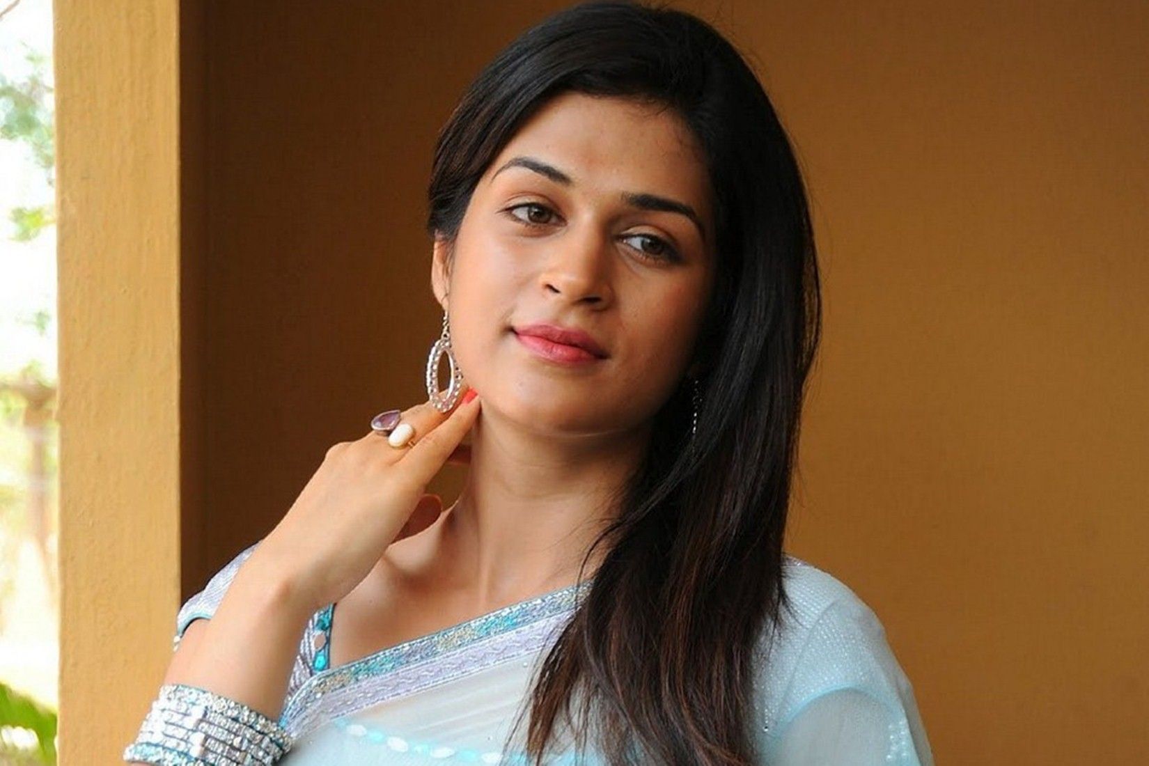 Shraddha Das Wallpaper HD Background Free Download