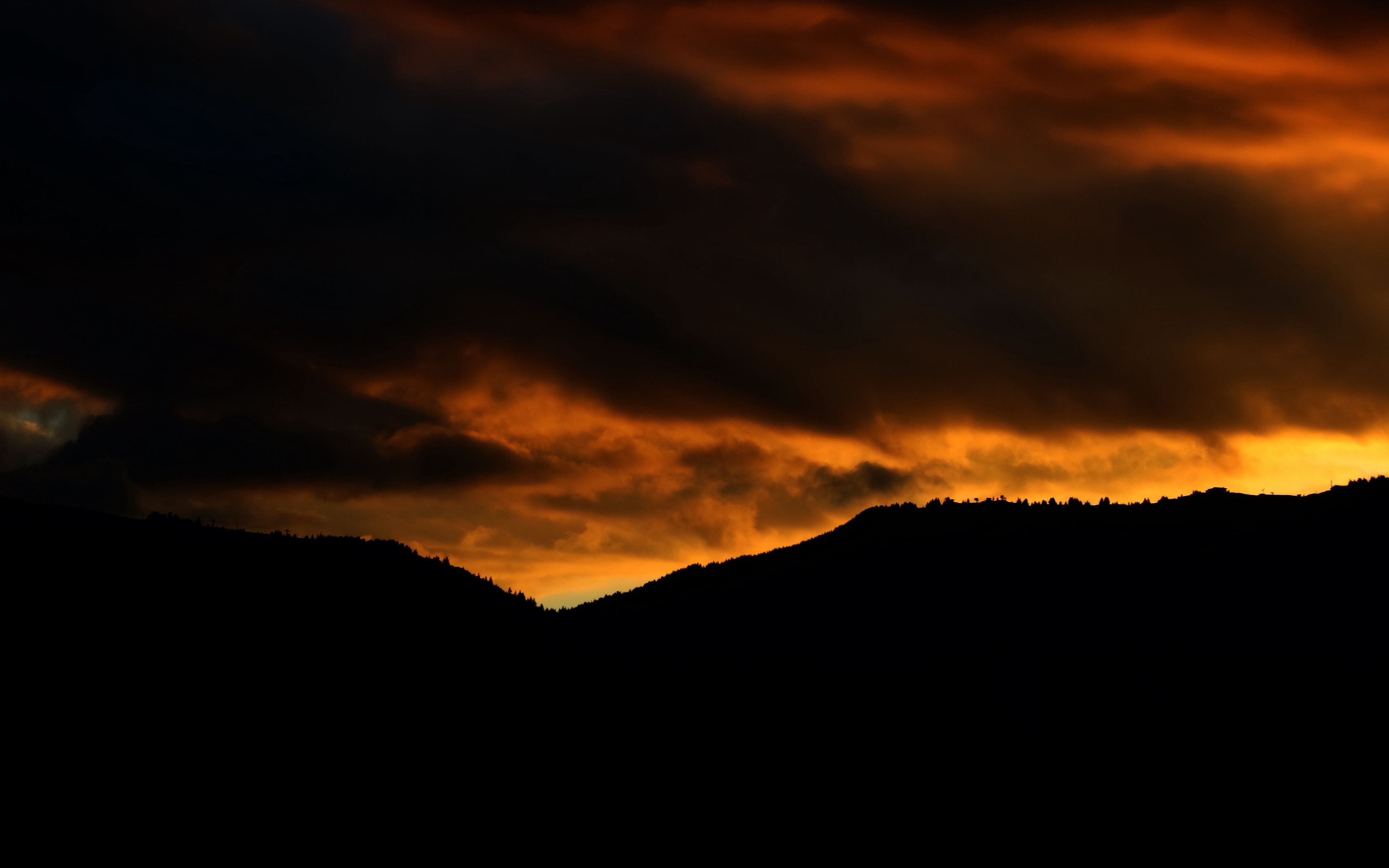 Download wallpaper 3840x2400 sunset, mountains, clouds, cloudy 4k