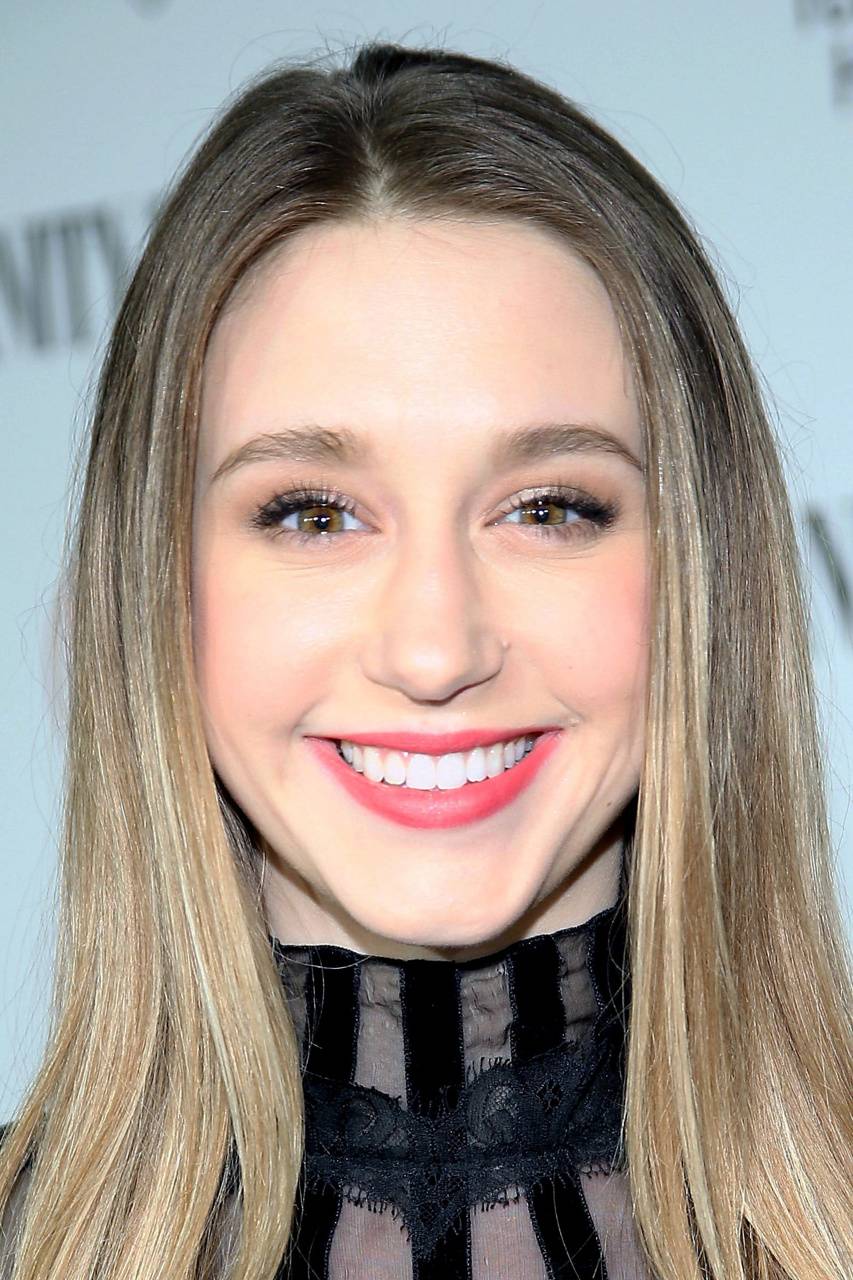 Taissa Farmiga iPhone Wallpapers - Wallpaper Cave