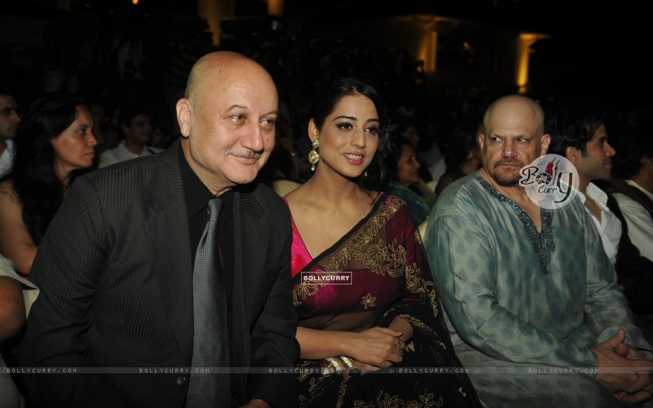 Wallpaper Kher and Mahie Gill at the Music Launch of Gang