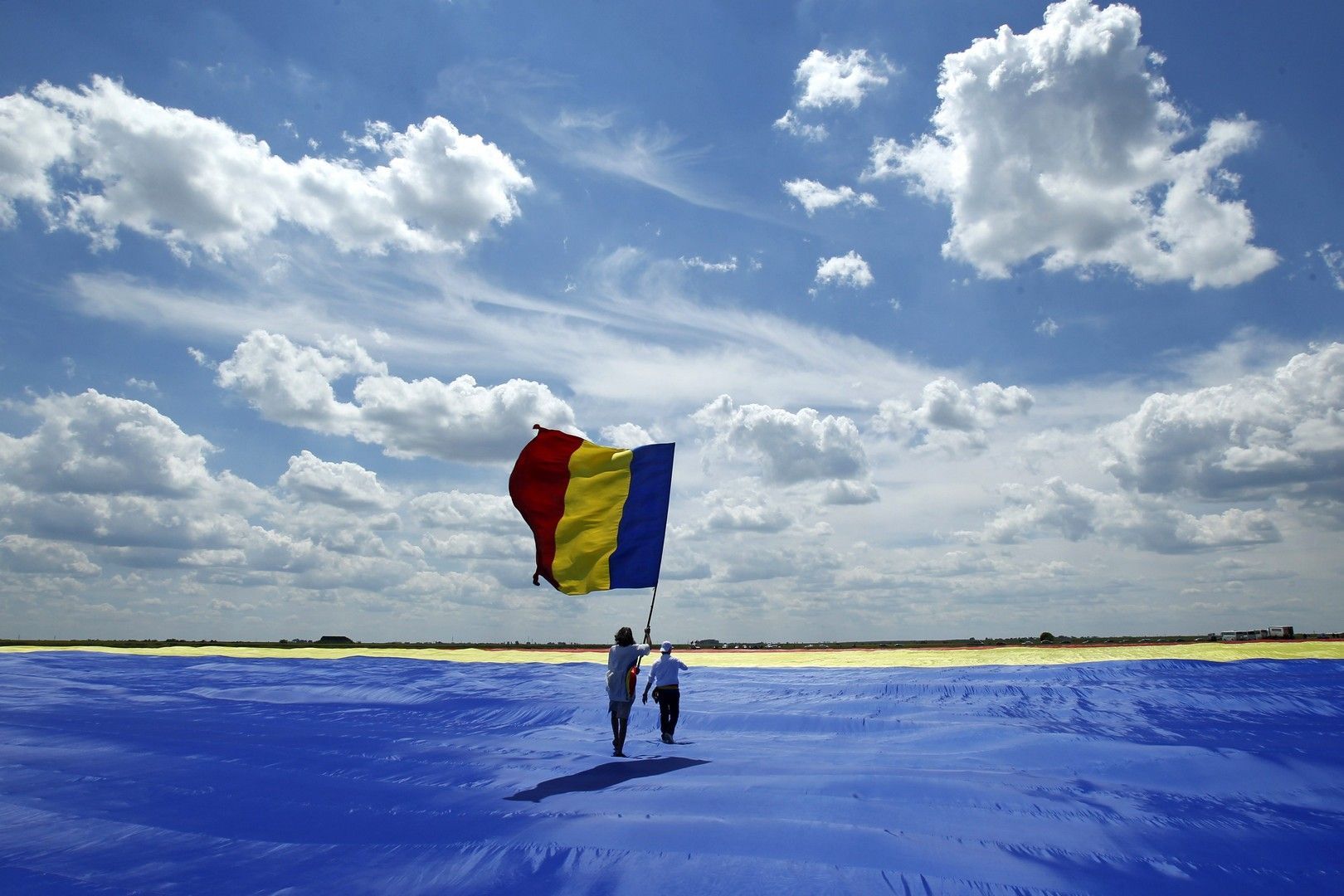 Flag of Romania. Румыния, Бухарест, Украина