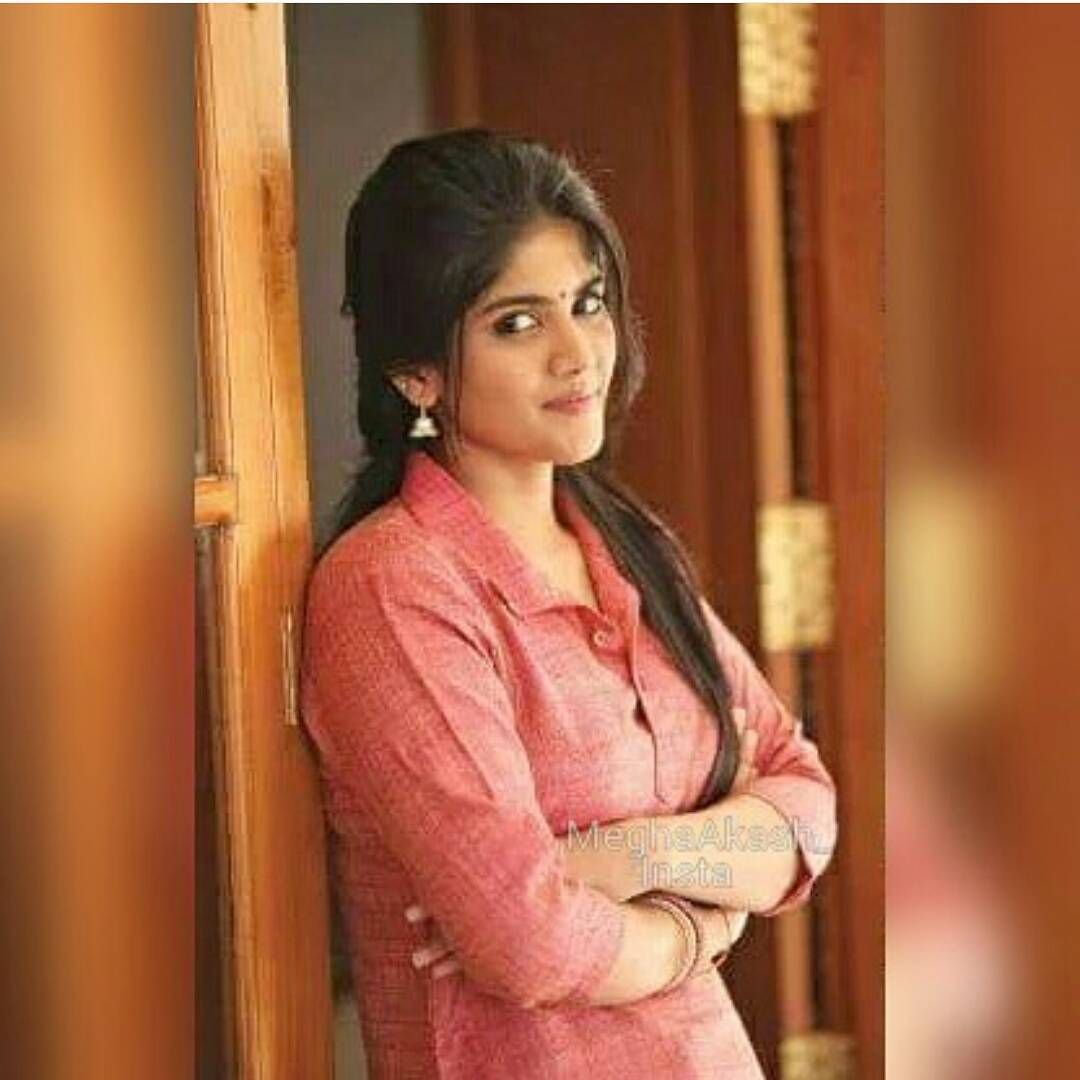 Megha Akash Latest HD Photo 19 Nokki Paayum Thotta
