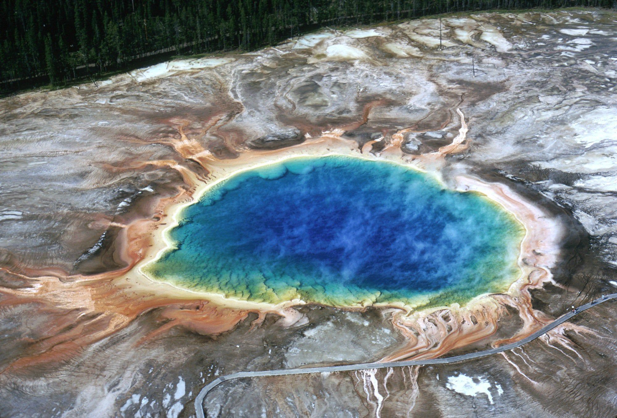 Grand Prismatic Spring, Yellowstone National Park 2000×1354