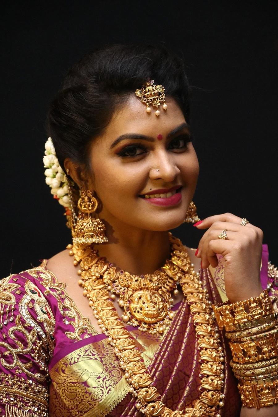 Beautiful Indian TV Actress Rachitha Mahalakshmi in Maroon Silk