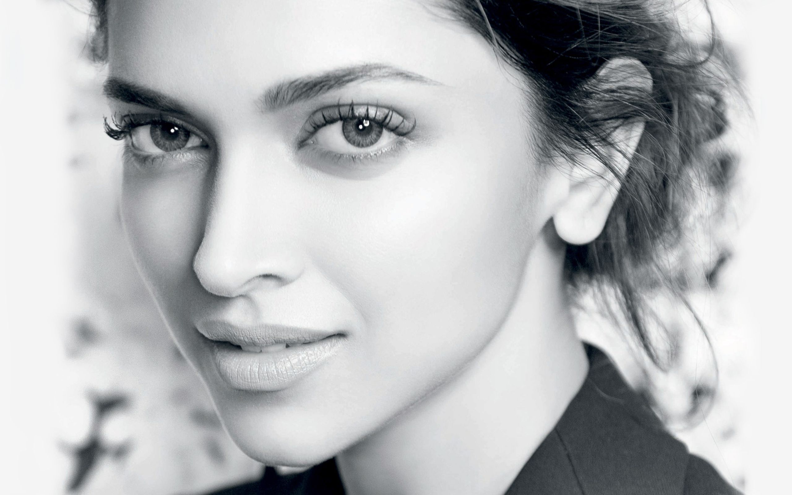 Deepika Padukone HD Close Up Wallpaper 2560x1600