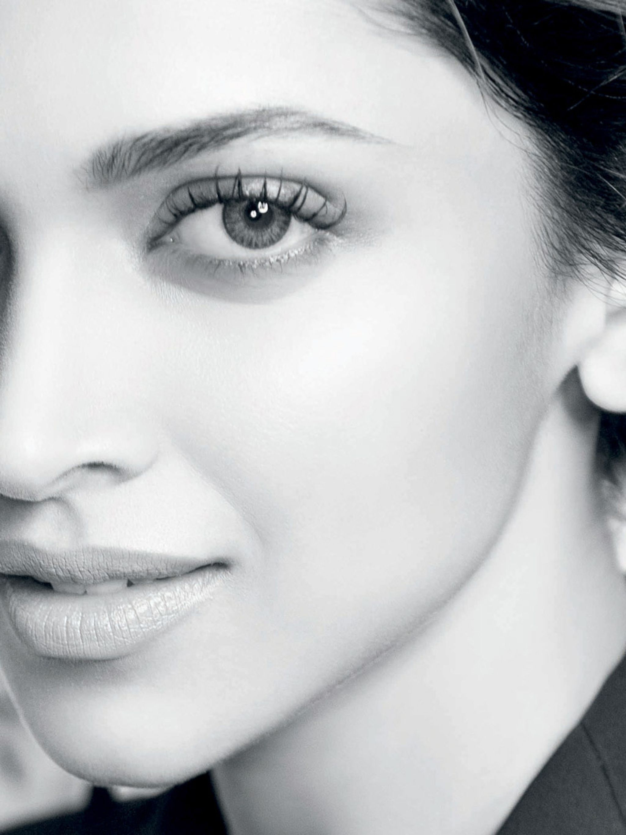 Deepika Padukone HD Close Up Wallpaper 2048x2732