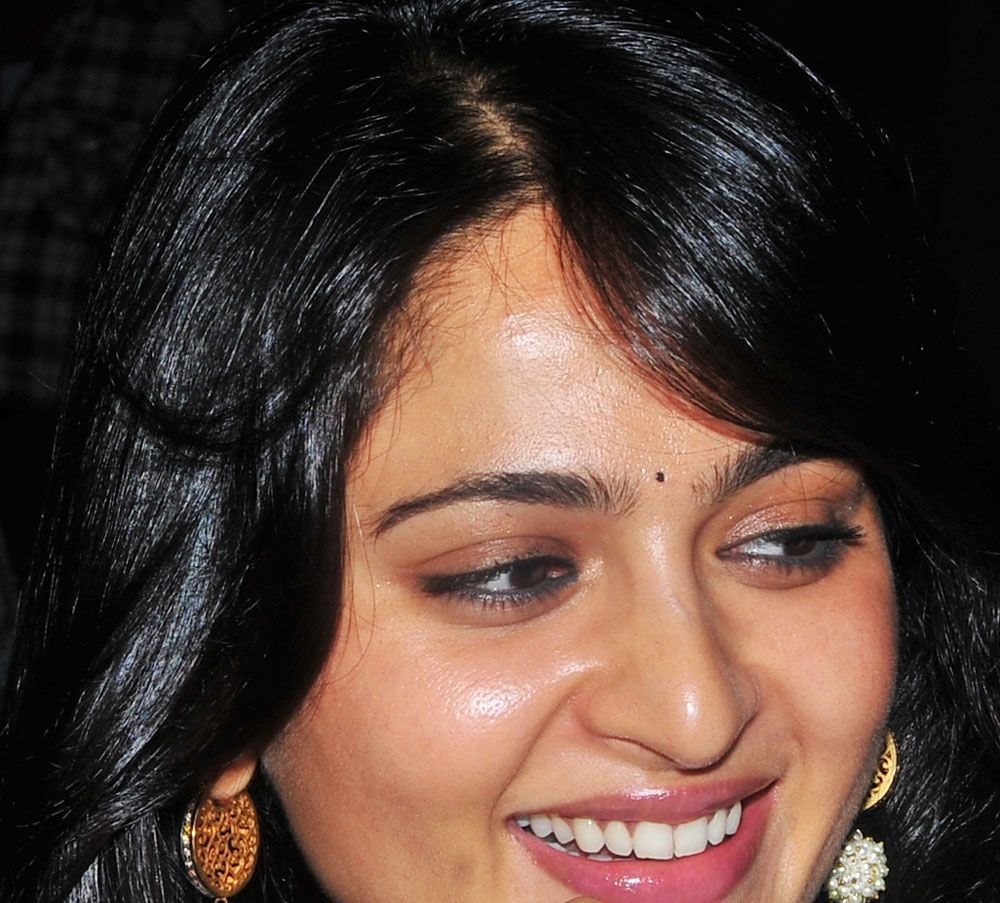Top Ten Anushka Shetty Smiling Face Photo