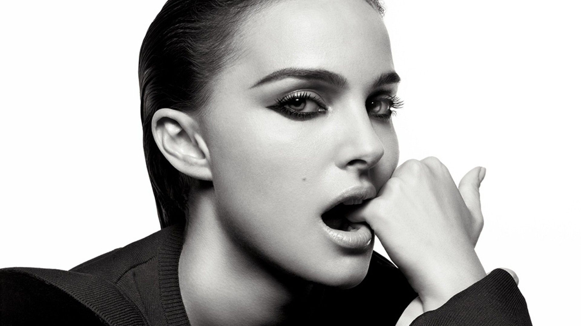 Full HD Wallpaper natalie portman short hair black and white