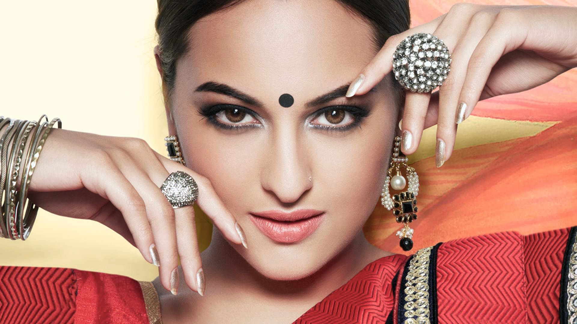 Awesome Full HD Wallpaper Of Bollywood Actress Sonakshi Sinha
