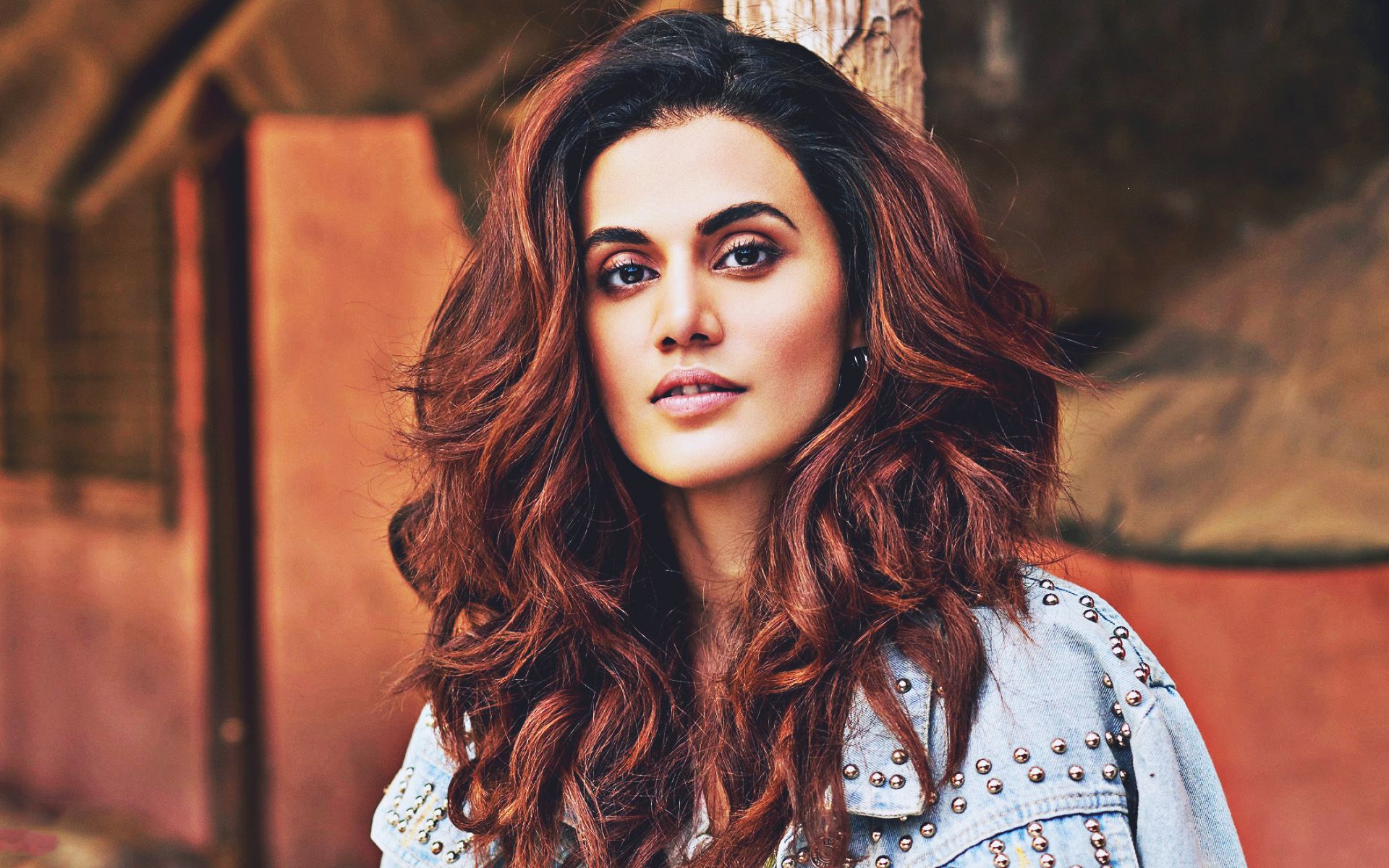 Download Wallpaper Taapsee Pannu, Close Up, Bollywood, Indian Celebrity, Beauty, Indian Actress, Taapsee Pannu