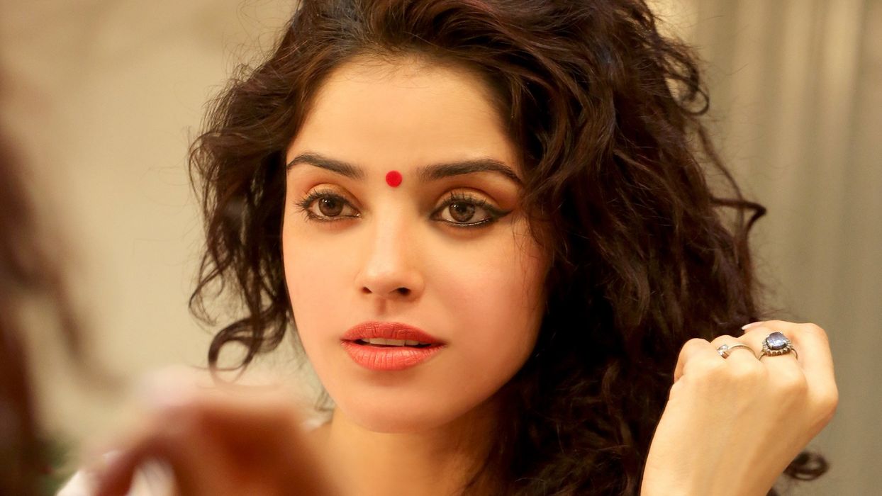 Piaa bajpai bollywood actress model girl beautiful brunette pretty