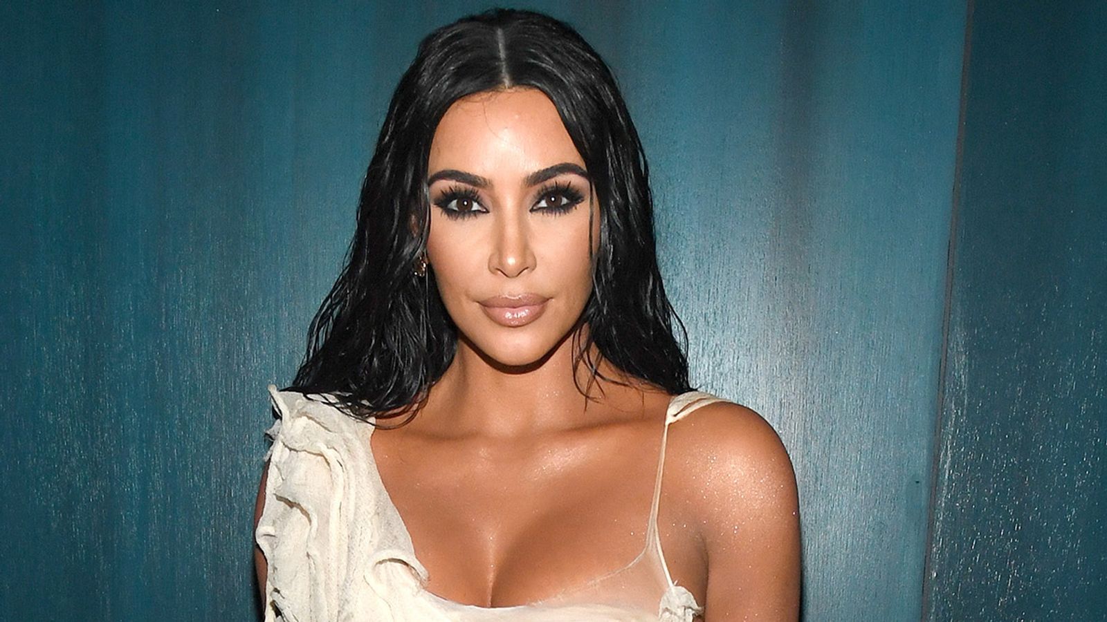 Coronavirus: Kim Kardashian offers fan a dinner date to raise