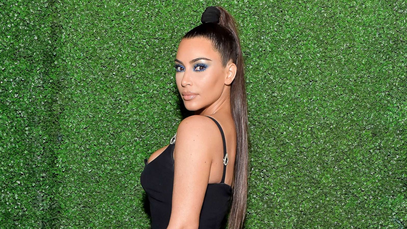 Kim Kardashian announces the closing of all DASH stores: 'We've