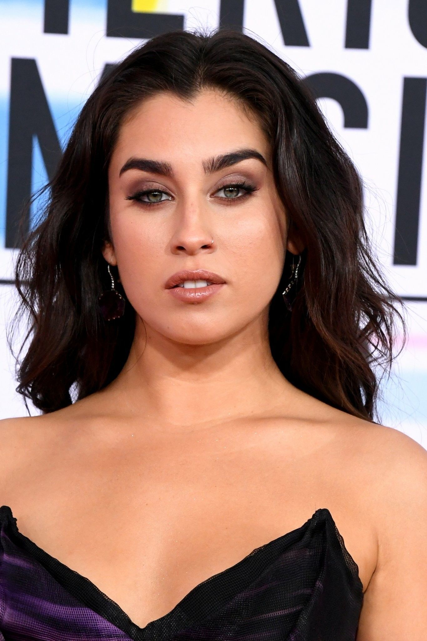 Lauren Jauregui no AMAs 2018. Lauren jauregui, Camren, Camila cabelo
