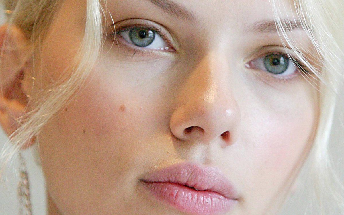 Famous Wallpaper Face of Scarlett Johansson HD