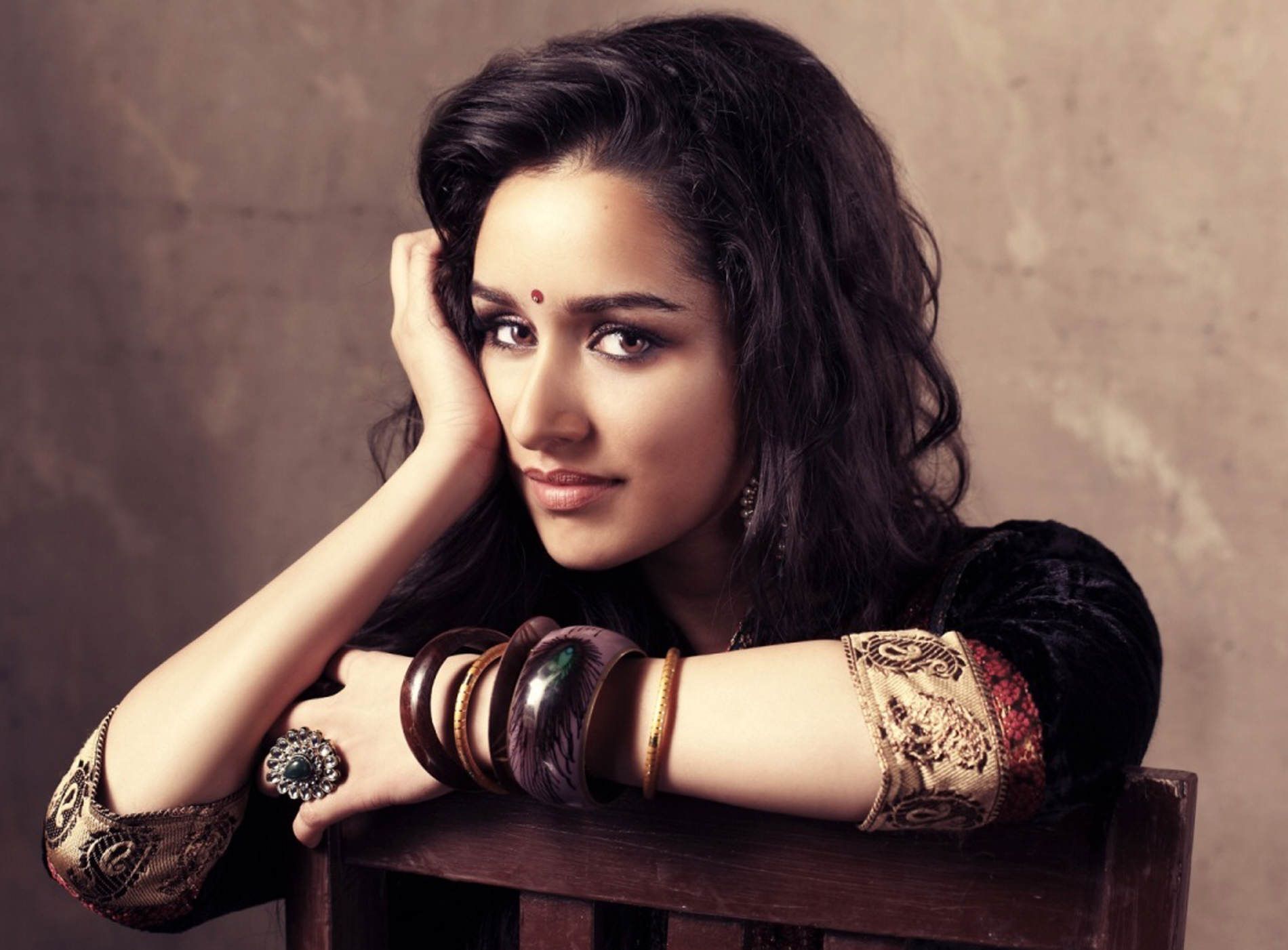 shraddha kapoor face close up wallpaper HD 1080p for desktop