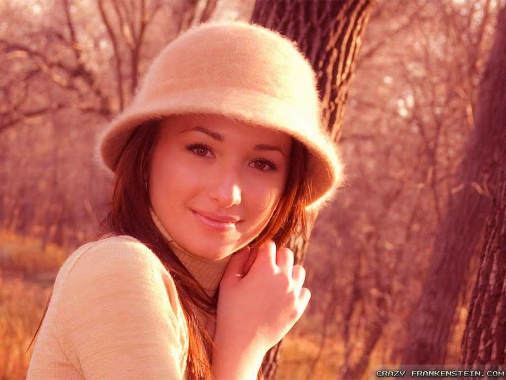 cute young girls wallpaper. Nice Pics Gallery