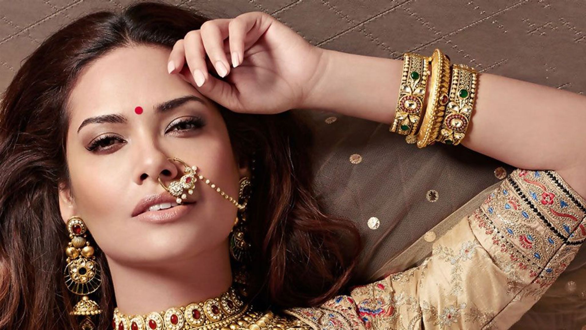 Esha Gupta Hot Full HD Wallpaper And Image