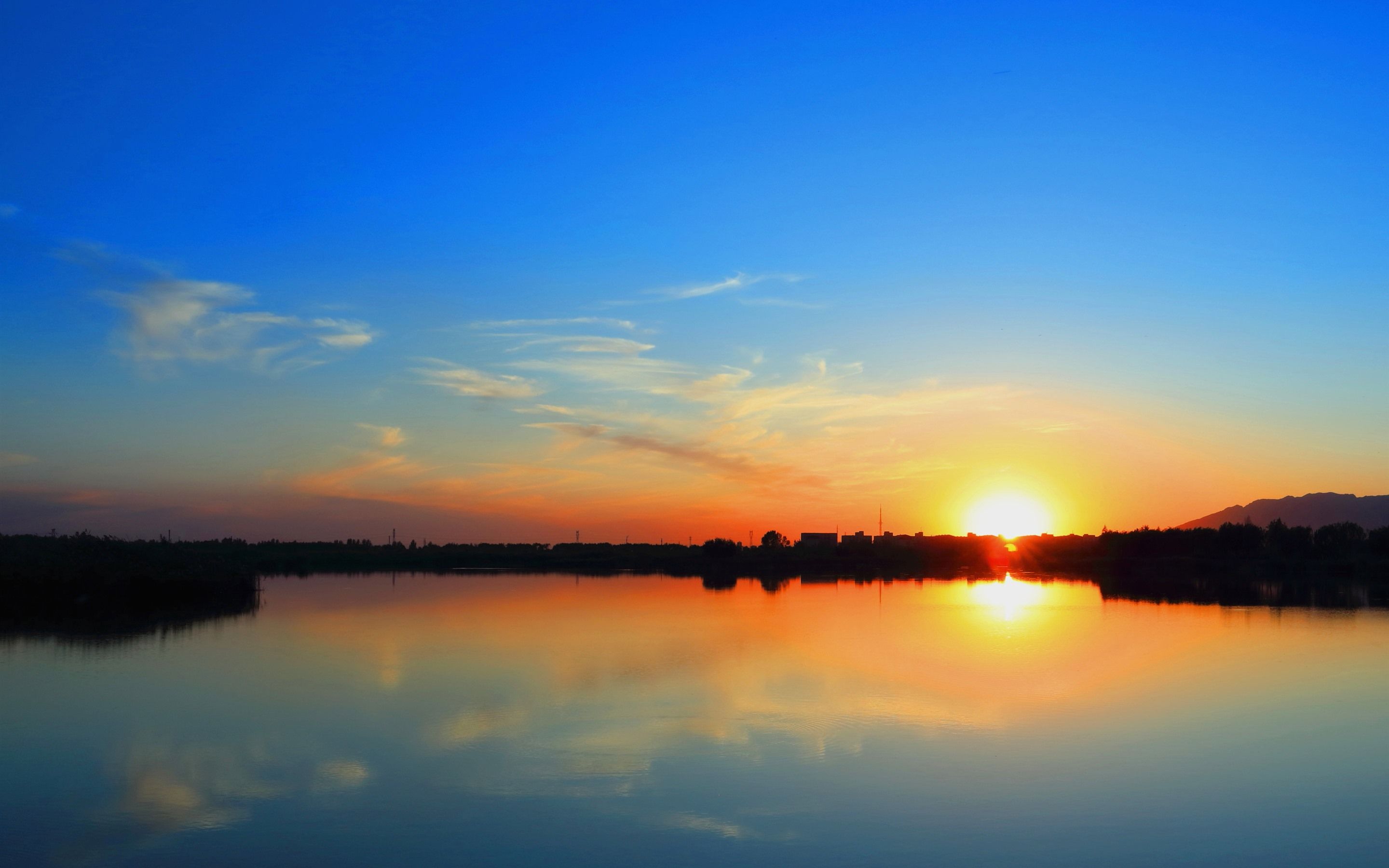 Wallpaper Sunset, sun rays, river, blue sky, clouds 2880x1800 HD