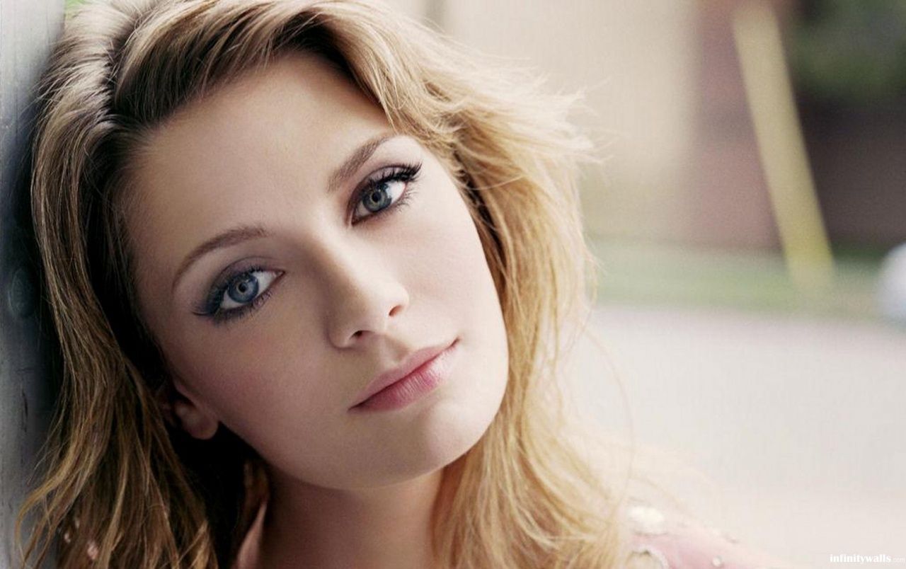 Mischa Barton Close Up Wallpaper. Mischa Barton Close Up Stock