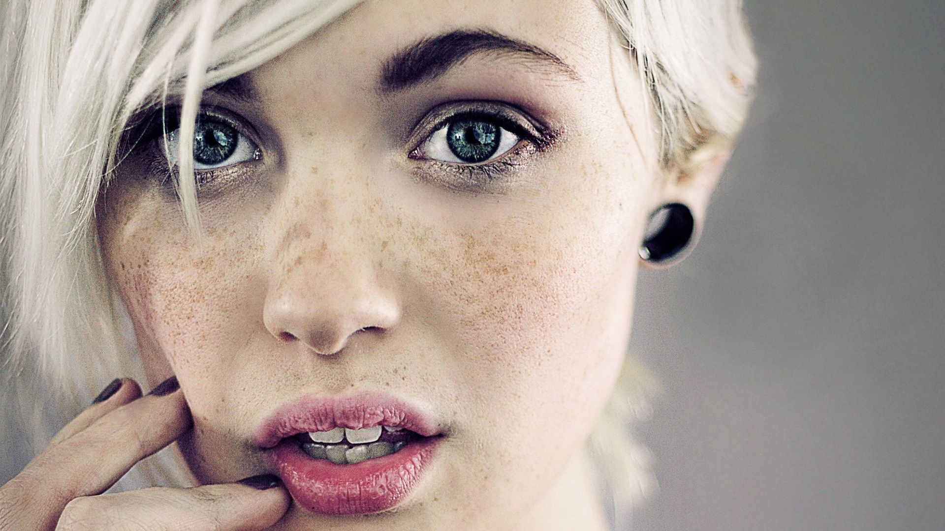 Devon Jade Close Up Desktop PC And Mac Wallpaper