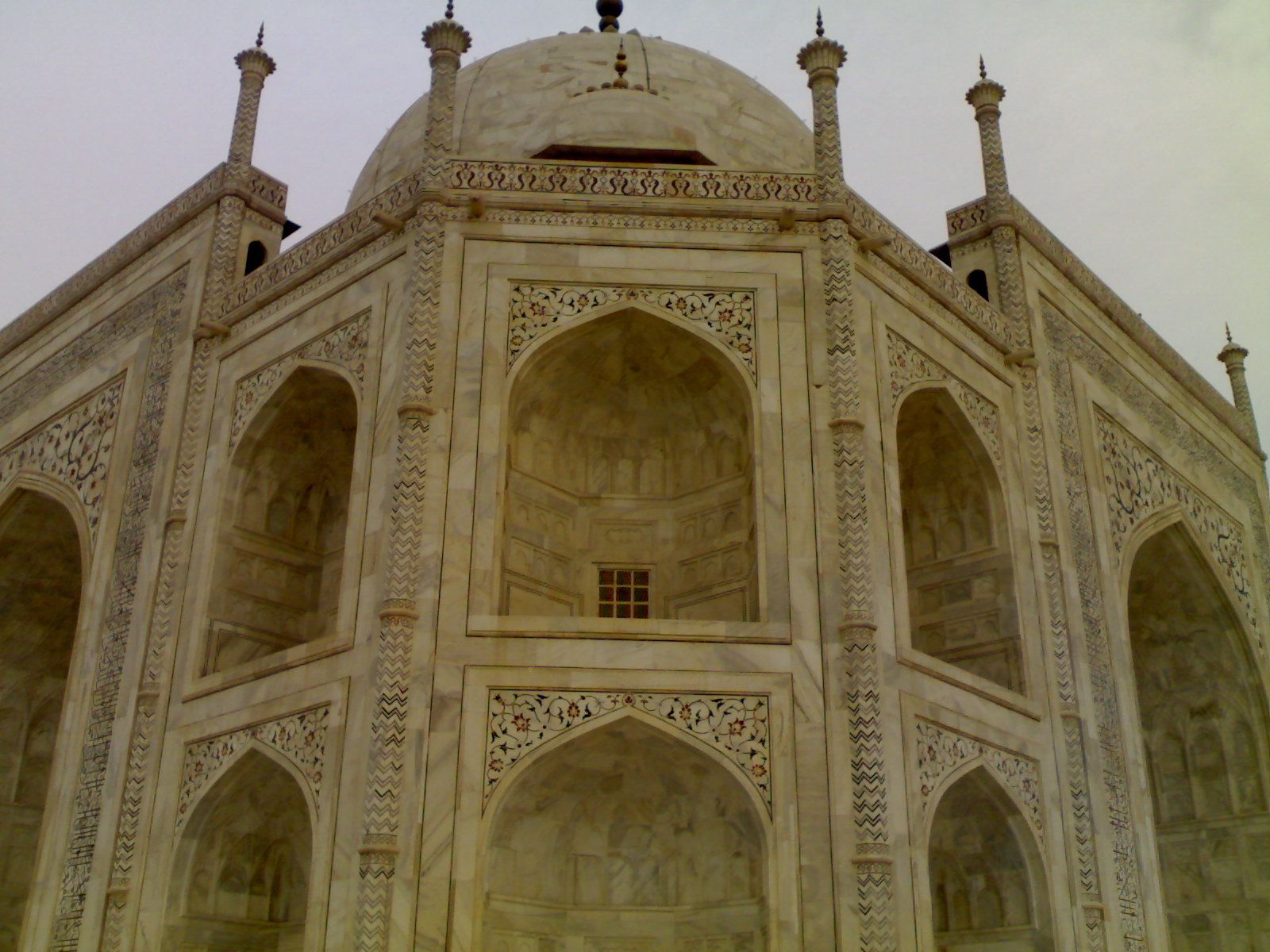Visit India: Taj Mahal (Close Up)