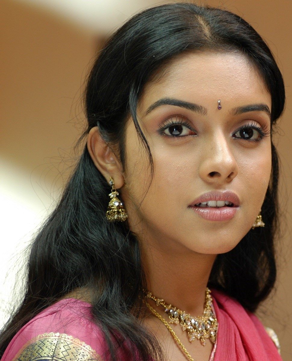 Indian TV Model Asin Face Closeup Photo Without Makeup