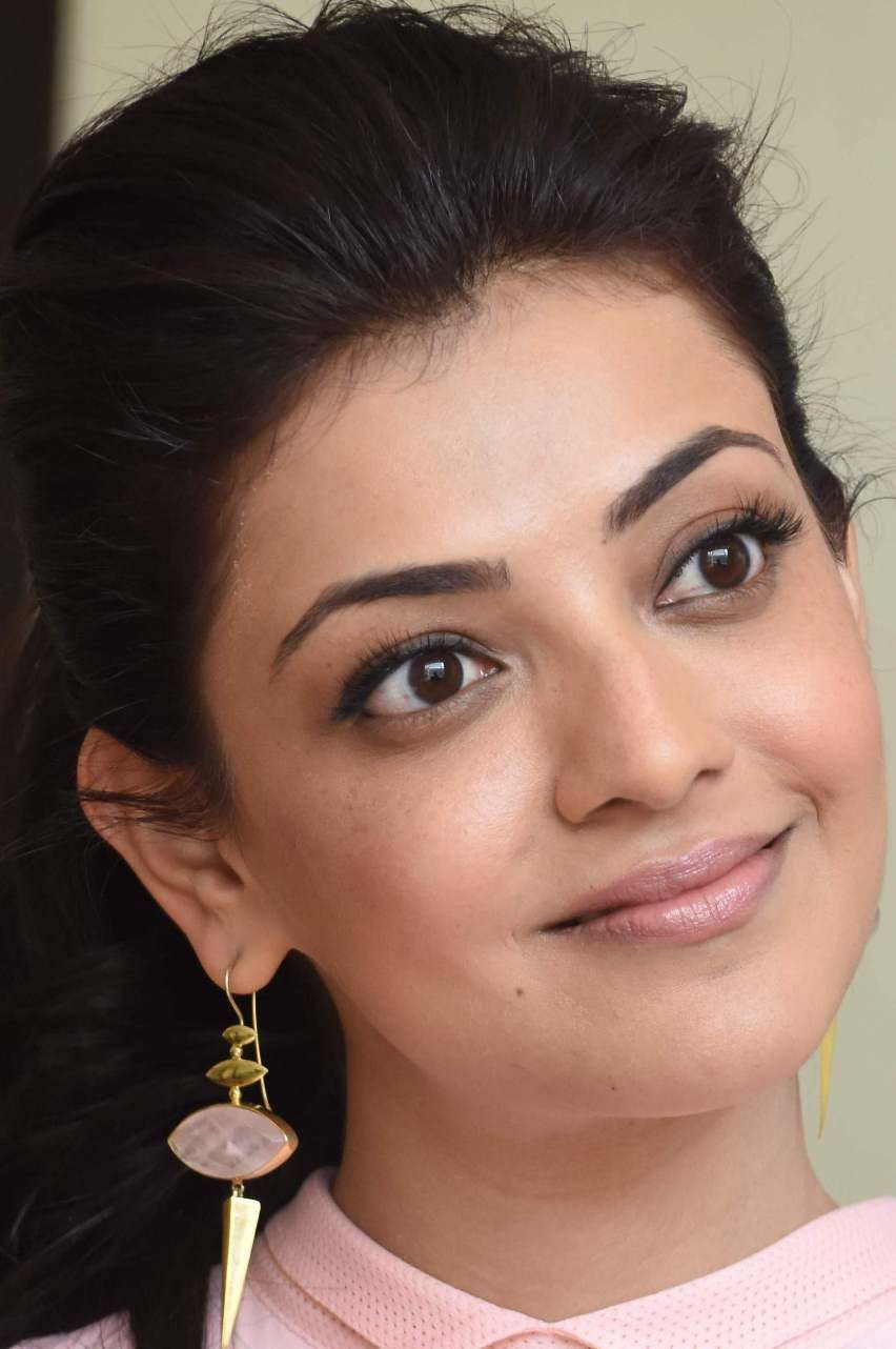 Model Kajal Agarwal Face Close Up Photo Gallery. Kiss without