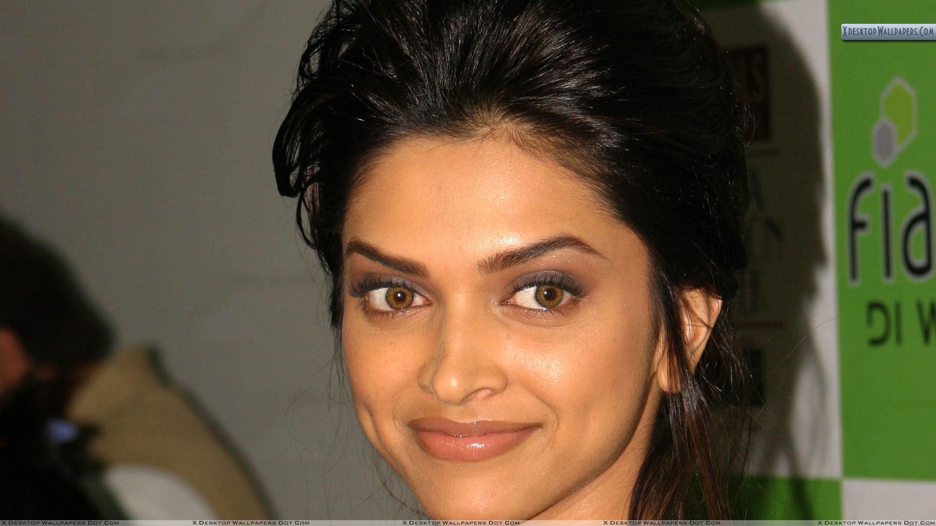 Deepika Padukone Smiling Cute Eyes Face Closeup Wallpaper