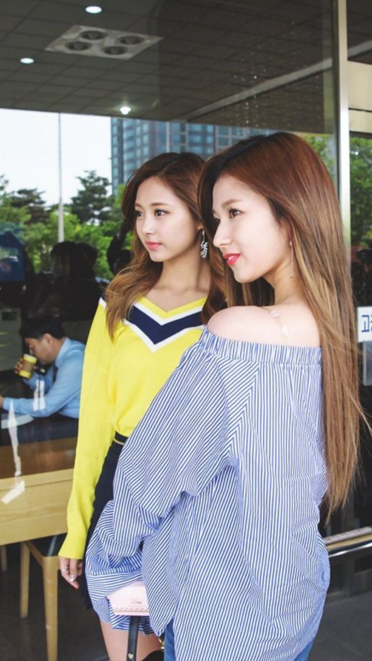Sana and Tzuyu (Satzu) lockscreensDon't forget