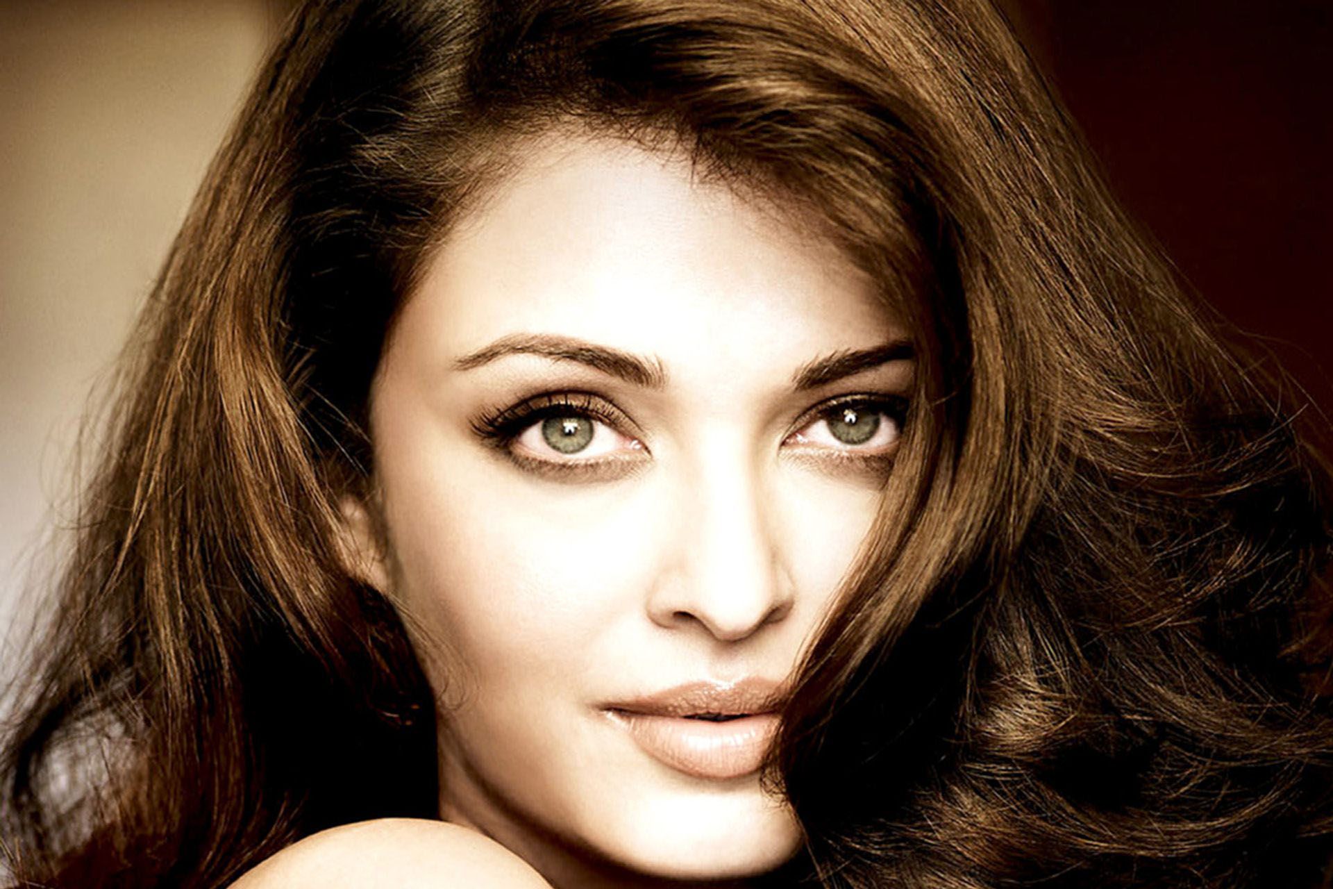 Aishwarya Rai Bachchan wallpaper HD Download