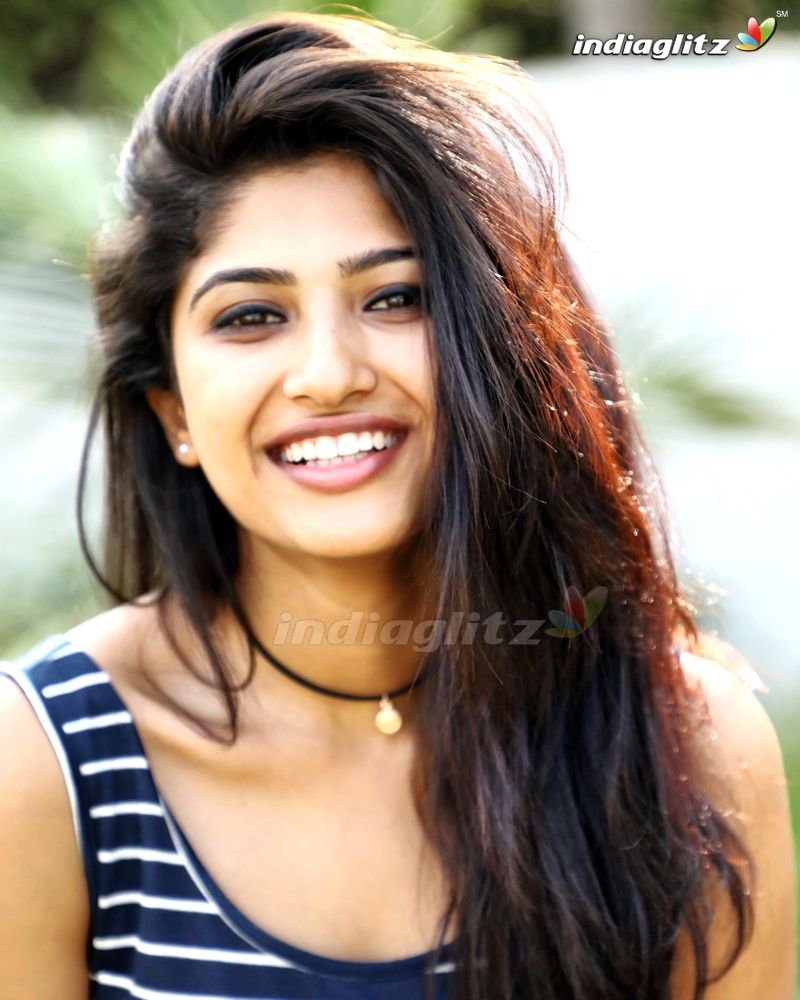 Roshini Prakash Photo Actress photo, image, gallery