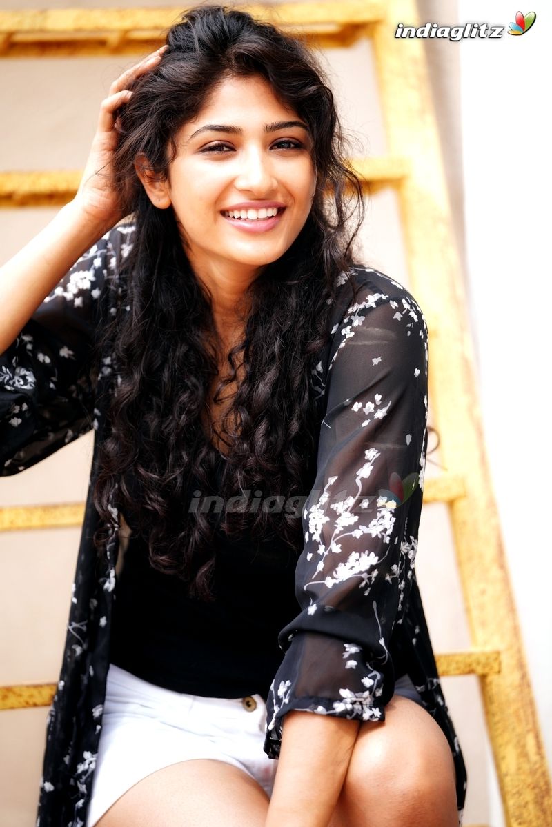 Roshini Prakash Photo Actress photo, image, gallery