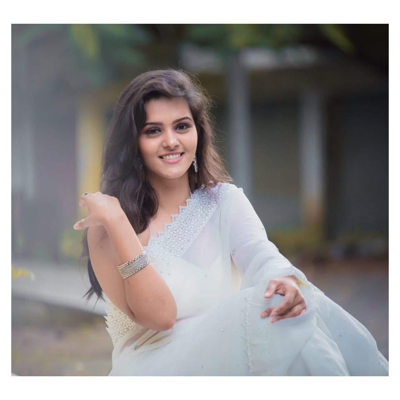 Roshni Prakash Image HD Live Cinema News