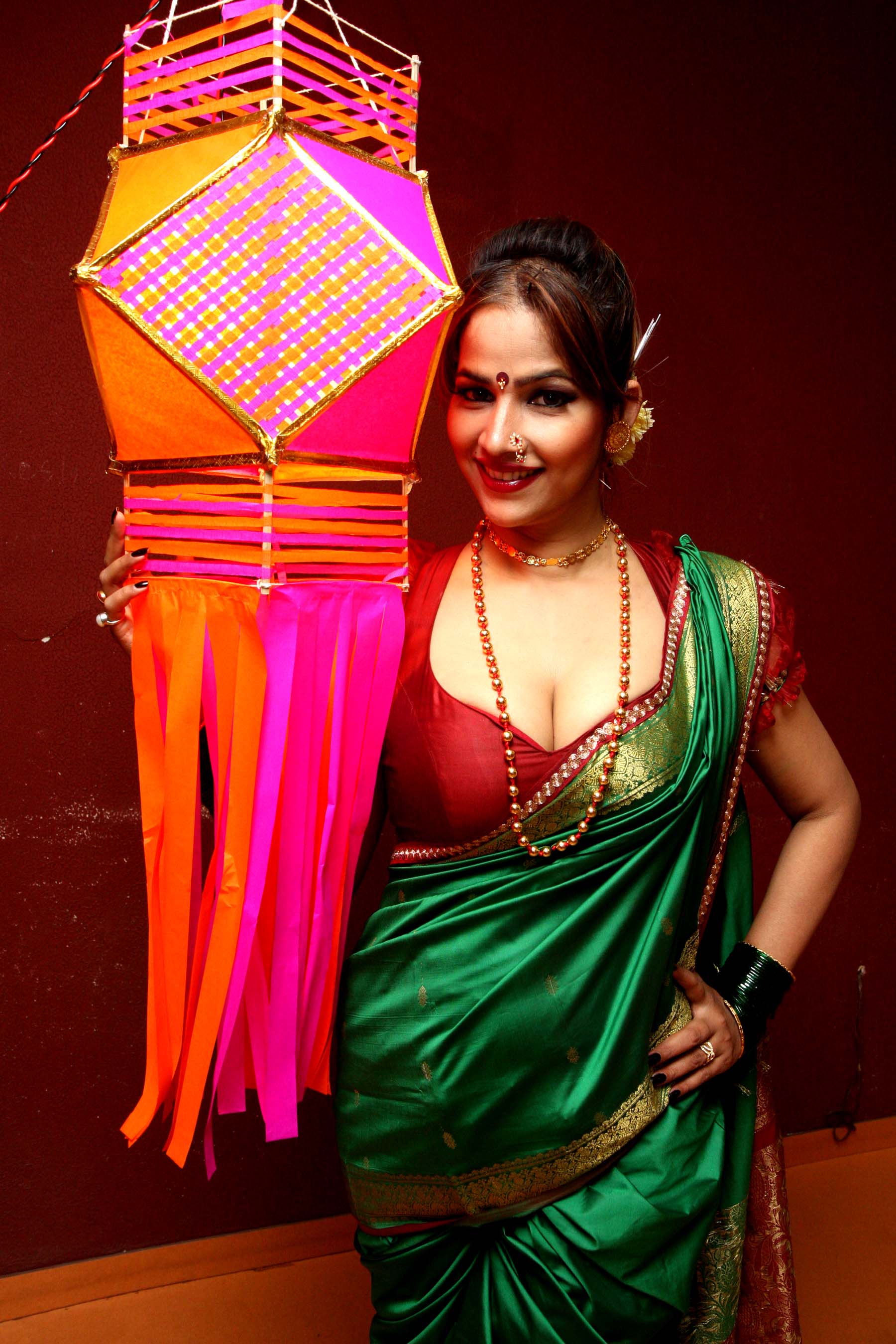 South actress Tanisha Singh did diwali photo shoot in Indian dress