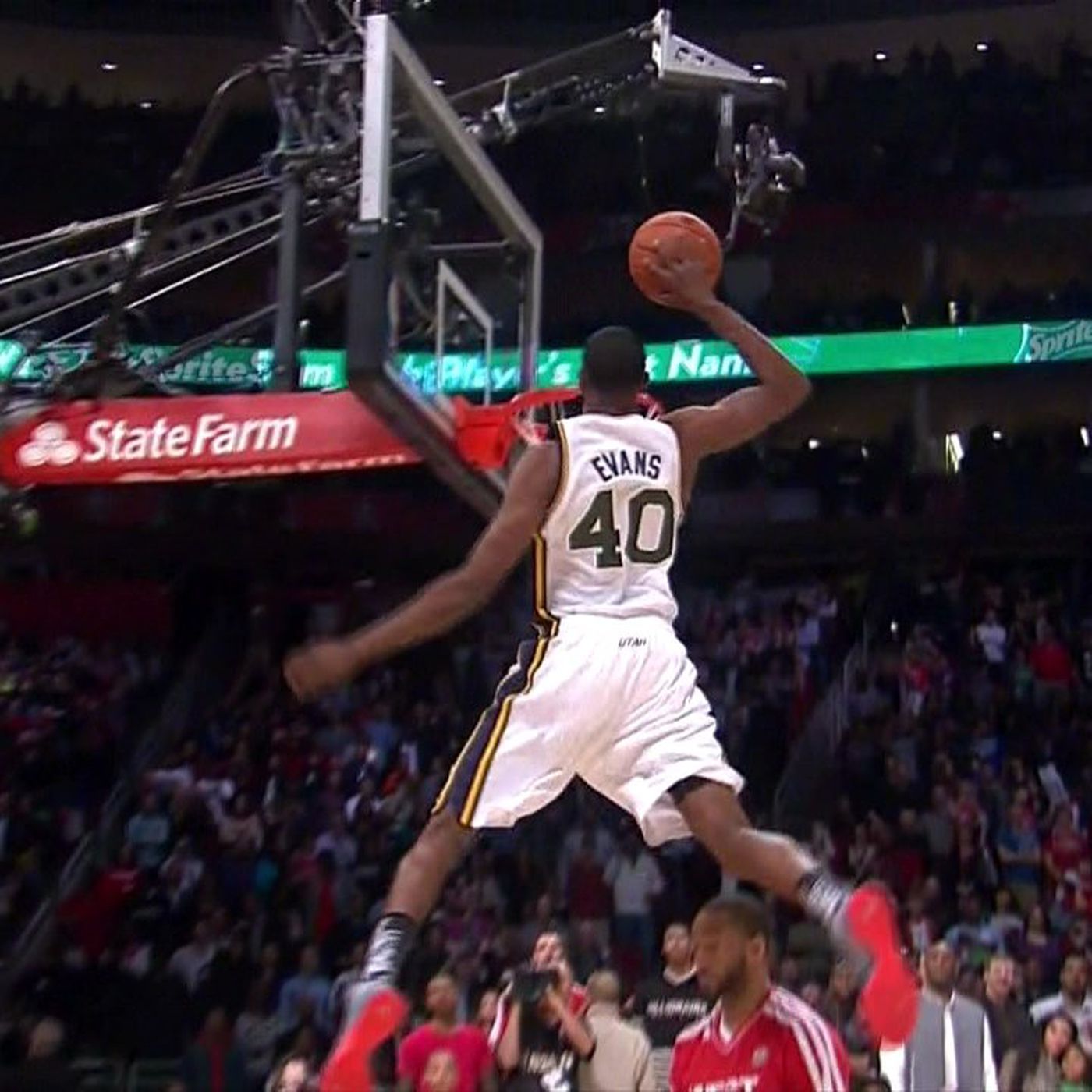 Jeremy Evans Pays Homage To Shawn Kemp With Scissor Kick Dunk