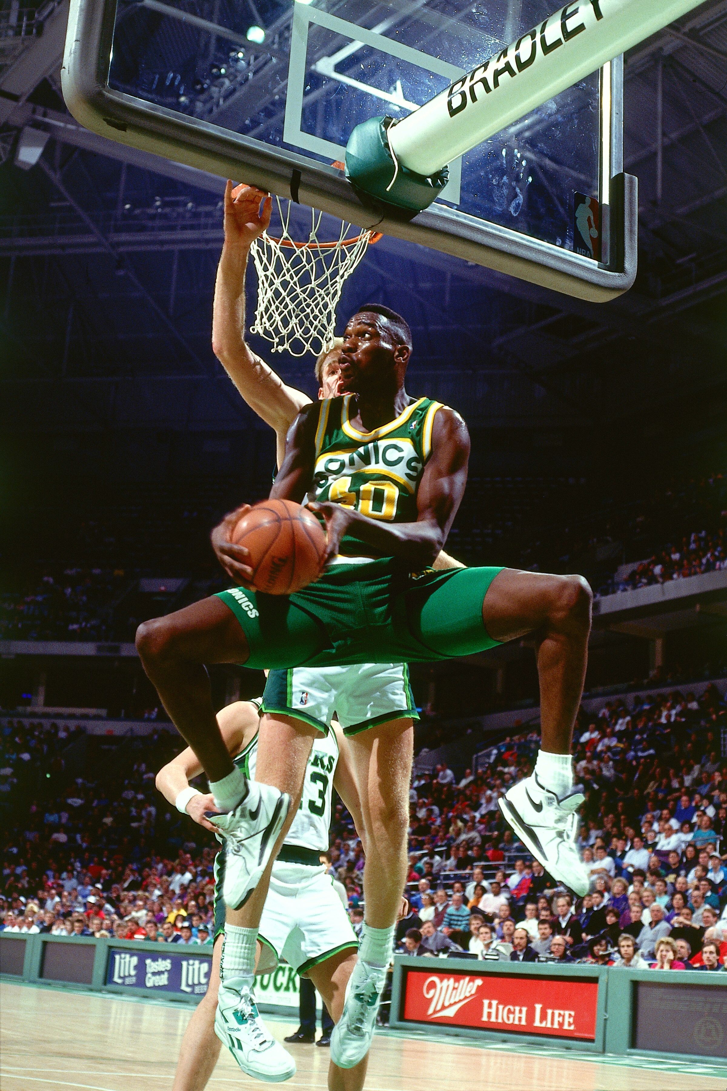 Shawn Kemp. Basketball picture, Best nba players, Sports image