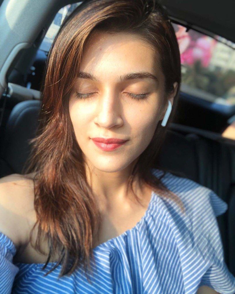 Kriti Sanon HD Photo Sanon Face Closeup, Download