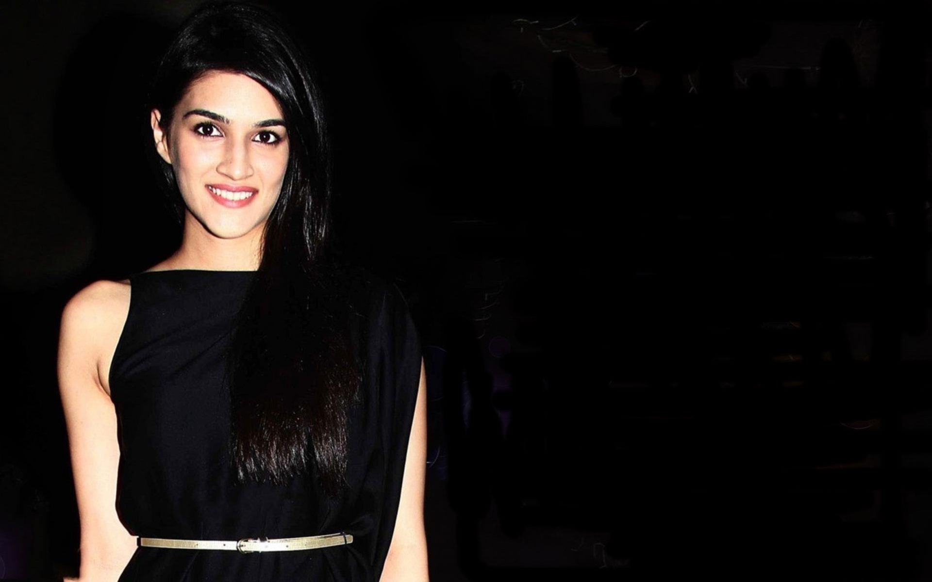 Attractive Kriti Sanon HD Wallpaper